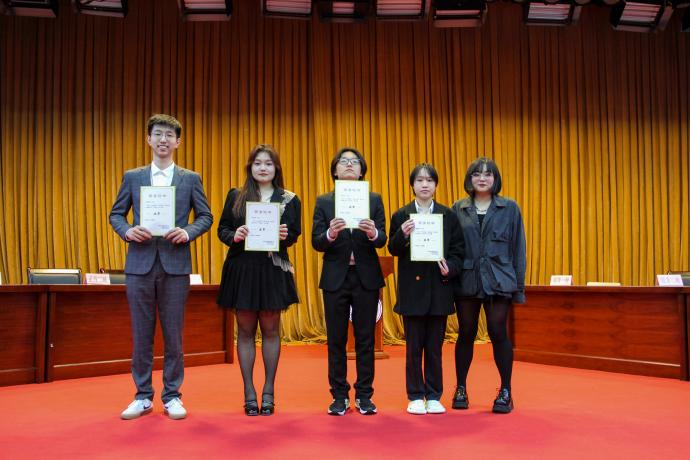 酒店管理学院陈怿昕同学荣获最佳辩手