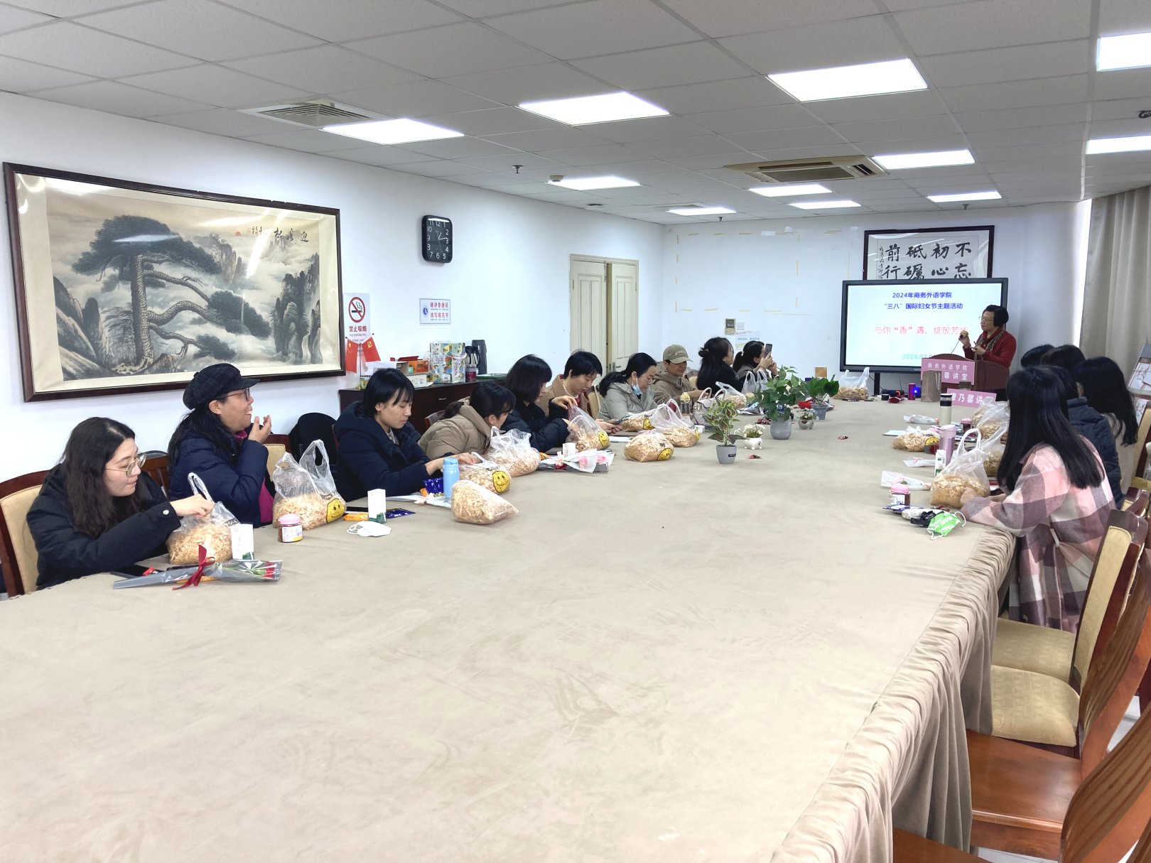 图为养生讲座：气候与食疗